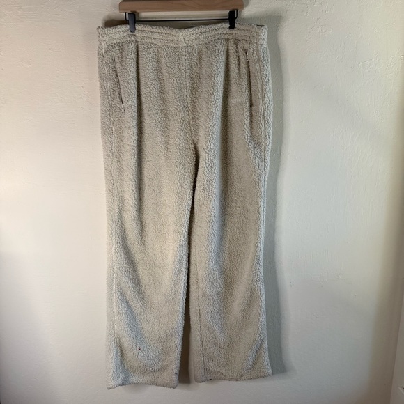 Skims Teddy Track Pants in Bone Sherpa Size XL NWT - Picture 2 of 9